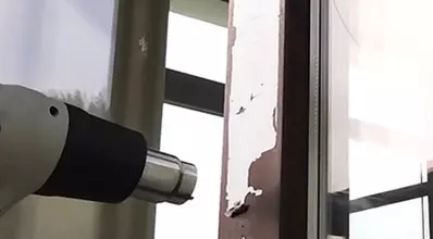 Чем отмыть скотч от пластикового окна