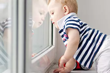 Как сделать окна безопасными для детей
